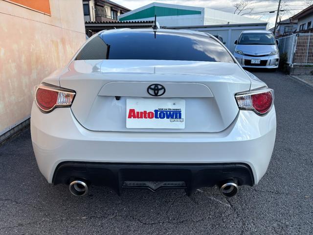 86 GT 6速マニュアル車(点検整備/車検9年4月/保証付き)(OZレーシングホイール)(純正メモリーナビ)(バックカメラ)(Bluetoothオーディオ)(ETC車載器)(フルセグTV)(CD・DVD再生)(10枚目)