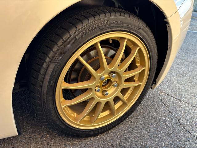 86 GT 6速マニュアル車(点検整備/車検9年4月/保証付き)(OZレーシングホイール)(純正メモリーナビ)(バックカメラ)(Bluetoothオーディオ)(ETC車載器)(フルセグTV)(CD・DVD再生)(15枚目)