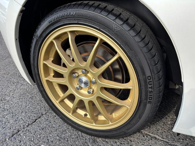 86 GT 6速マニュアル車(点検整備/車検9年4月/保証付き)(OZレーシングホイール)(純正メモリーナビ)(バックカメラ)(Bluetoothオーディオ)(ETC車載器)(フルセグTV)(CD・DVD再生)(16枚目)