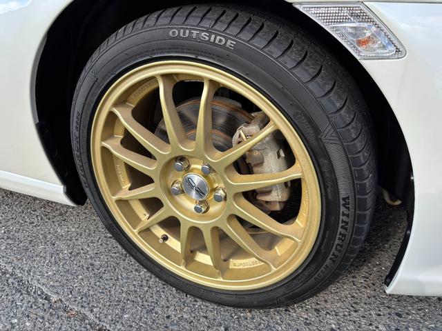 86 GT 6速マニュアル車(点検整備/車検9年4月/保証付き)(OZレーシングホイール)(純正メモリーナビ)(バックカメラ)(Bluetoothオーディオ)(ETC車載器)(フルセグTV)(CD・DVD再生)(17枚目)