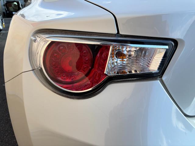 86 GT 6速マニュアル車(点検整備/車検9年4月/保証付き)(OZレーシングホイール)(純正メモリーナビ)(バックカメラ)(Bluetoothオーディオ)(ETC車載器)(フルセグTV)(CD・DVD再生)(20枚目)