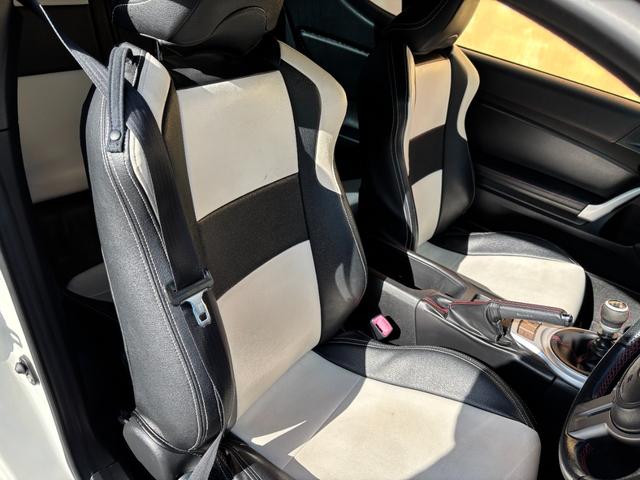 86 GT 6速マニュアル車(点検整備/車検9年4月/保証付き)(OZレーシングホイール)(純正メモリーナビ)(バックカメラ)(Bluetoothオーディオ)(ETC車載器)(フルセグTV)(CD・DVD再生)(26枚目)