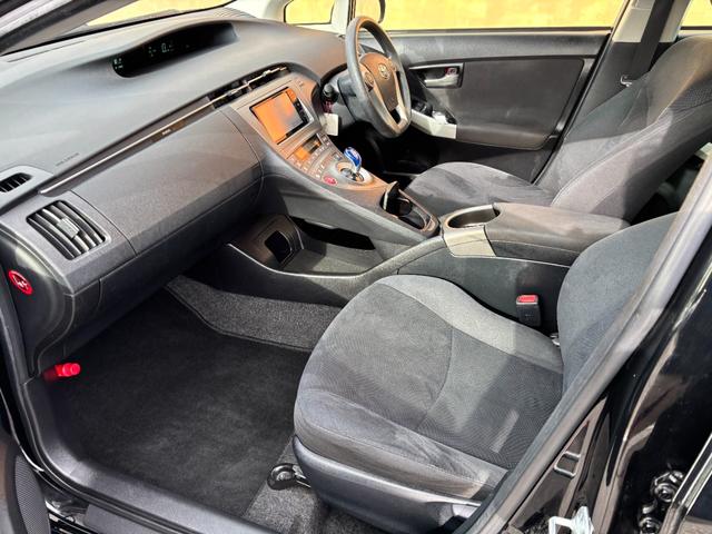 プリウス Ｓ　純正メモリーナビ　Ｂｌｕｅｔｏｏｔｈオーディオ　バックモニター　地デジ　フルセグＴＶ　ＣＤ　ＤＶＤ再生　ＨＩＤヘッドライト　フォグランプ装備　オートライト（13枚目）