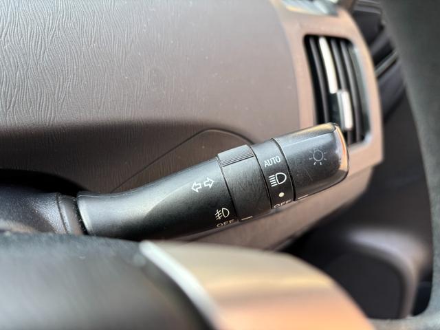 プリウス Ｓ　純正メモリーナビ　Ｂｌｕｅｔｏｏｔｈオーディオ　バックモニター　地デジ　フルセグＴＶ　ＣＤ　ＤＶＤ再生　ＨＩＤヘッドライト　フォグランプ装備　オートライト（25枚目）