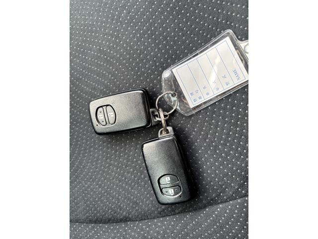 プリウス Ｓ　純正メモリーナビ　Ｂｌｕｅｔｏｏｔｈオーディオ　バックモニター　地デジ　フルセグＴＶ　ＣＤ　ＤＶＤ再生　ＨＩＤヘッドライト　フォグランプ装備　オートライト（27枚目）