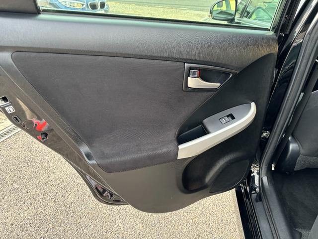 プリウス Ｓ　純正メモリーナビ　Ｂｌｕｅｔｏｏｔｈオーディオ　バックモニター　地デジ　フルセグＴＶ　ＣＤ　ＤＶＤ再生　ＨＩＤヘッドライト　フォグランプ装備　オートライト（30枚目）