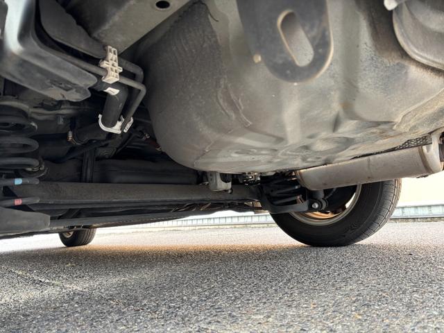 プリウス Ｓ　純正メモリーナビ　Ｂｌｕｅｔｏｏｔｈオーディオ　バックモニター　地デジ　フルセグＴＶ　ＣＤ　ＤＶＤ再生　ＨＩＤヘッドライト　フォグランプ装備　オートライト（37枚目）