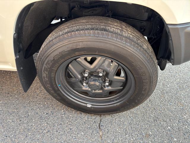 ジムニー ＸＬ　５速ＭＴ　社外マフラー　スマートキー　カロッツェリア９インチナビ　バックモニター　ＥＴＣ車載器（13枚目）