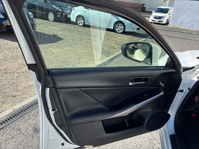 ＩＳ ＩＳ３００ｈ　（点検整備／車検９年１０月／保証付き）（純正マルチナビ）（バックカメラ）（Ｂｌｕｅｔｏｏｔｈオーディオ）（フルセグＴＶ）（ＥＴＣ２．０）（クルーズコントロール）（シートヒーター）（ＬＥＤヘッドライト）（70枚目）