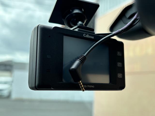 �w�A�C�h�����O�X�g�b�v�x�N���}����Ԃ���Ǝ����I�ɃG���W�����~���A���ʂȔR�������r�o�K�X��}���܂��B�f�����G���W�����Ďn��������ȂǁA�h���C�o�[�̊��o�ƃY���̂Ȃ����R�Ȑ����ڎw���Ă��܂��B