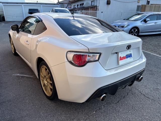 ８６ ＧＴ　６速マニュアル車（点検整備／車検９年４月／保証付き）（ＯＺレーシングホイール）（純正メモリーナビ）（バックカメラ）（Ｂｌｕｅｔｏｏｔｈオーディオ）（ＥＴＣ車載器）（フルセグＴＶ）（ＣＤ・ＤＶＤ再生）（11枚目）