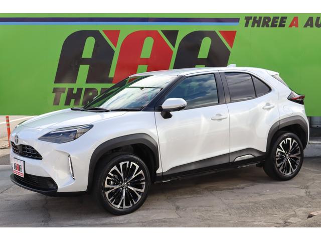 ヤリスクロス ハイブリッドＺ　登録済未使用車／純正ナビＴＶ＆全方位カメラ＆ＥＴＣ／チームメイト／ハンズフリーパワーＢドア／レーダーＣ／黒革コンビＳ＆パワーＳ＆シートＨ／ステアＨ／ＬＥＤヘッド／スマートキー／コーナーＳ／純正１８ＡＷ（5枚目）