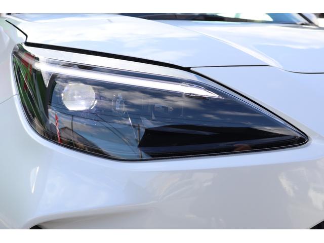 ヤリスクロス ハイブリッドＺ　登録済未使用車／純正ナビＴＶ＆全方位カメラ＆ＥＴＣ／チームメイト／ハンズフリーパワーＢドア／レーダーＣ／黒革コンビＳ＆パワーＳ＆シートＨ／ステアＨ／ＬＥＤヘッド／スマートキー／コーナーＳ／純正１８ＡＷ（10枚目）