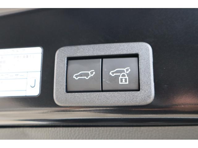 ヤリスクロス ハイブリッドＺ　登録済未使用車／純正ナビＴＶ＆全方位カメラ＆ＥＴＣ／チームメイト／ハンズフリーパワーＢドア／レーダーＣ／黒革コンビＳ＆パワーＳ＆シートＨ／ステアＨ／ＬＥＤヘッド／スマートキー／コーナーＳ／純正１８ＡＷ（16枚目）