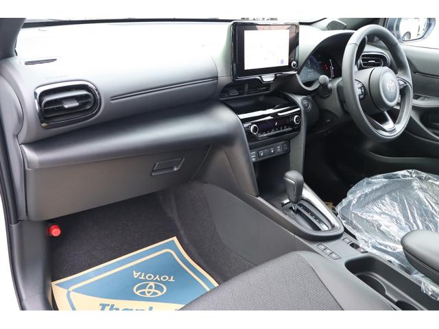 ヤリスクロス ハイブリッドＺ　登録済未使用車／純正ナビＴＶ＆全方位カメラ＆ＥＴＣ／チームメイト／ハンズフリーパワーＢドア／レーダーＣ／黒革コンビＳ＆パワーＳ＆シートＨ／ステアＨ／ＬＥＤヘッド／スマートキー／コーナーＳ／純正１８ＡＷ（19枚目）