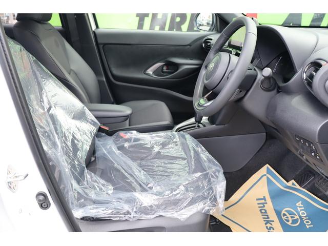 ヤリスクロス ハイブリッドＺ　登録済未使用車／純正ナビＴＶ＆全方位カメラ＆ＥＴＣ／チームメイト／ハンズフリーパワーＢドア／レーダーＣ／黒革コンビＳ＆パワーＳ＆シートＨ／ステアＨ／ＬＥＤヘッド／スマートキー／コーナーＳ／純正１８ＡＷ（20枚目）