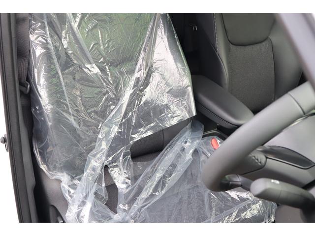 ヤリスクロス ハイブリッドＺ　登録済未使用車／純正ナビＴＶ＆全方位カメラ＆ＥＴＣ／チームメイト／ハンズフリーパワーＢドア／レーダーＣ／黒革コンビＳ＆パワーＳ＆シートＨ／ステアＨ／ＬＥＤヘッド／スマートキー／コーナーＳ／純正１８ＡＷ（22枚目）