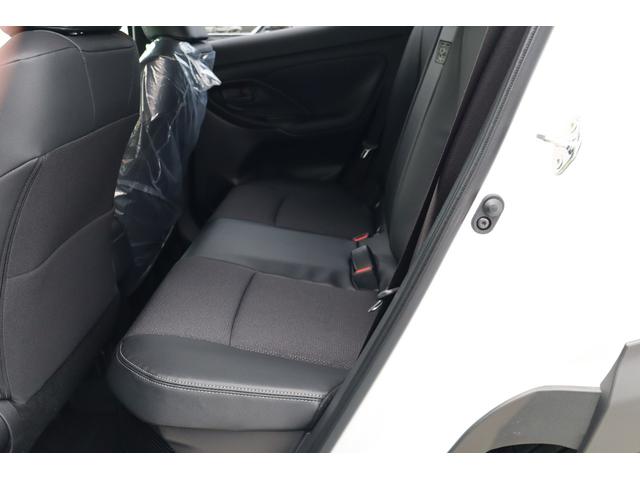 ヤリスクロス ハイブリッドＺ　登録済未使用車／純正ナビＴＶ＆全方位カメラ＆ＥＴＣ／チームメイト／ハンズフリーパワーＢドア／レーダーＣ／黒革コンビＳ＆パワーＳ＆シートＨ／ステアＨ／ＬＥＤヘッド／スマートキー／コーナーＳ／純正１８ＡＷ（25枚目）