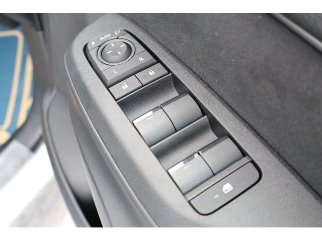 ヤリスクロス ハイブリッドＺ　登録済未使用車／純正ナビＴＶ＆全方位カメラ＆ＥＴＣ／チームメイト／ハンズフリーパワーＢドア／レーダーＣ／黒革コンビＳ＆パワーＳ＆シートＨ／ステアＨ／ＬＥＤヘッド／スマートキー／コーナーＳ／純正１８ＡＷ（37枚目）