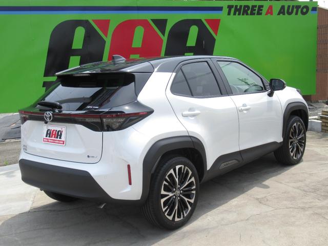 ヤリスクロス ハイブリッドＺ　登録済未使用車／純正ナビＴＶ＆全方位カメラ＆ＥＴＣ／チームメイト／ハンズフリーパワーＢドア／レーダーＣ／黒革コンビＳ＆パワーＳ＆シートＨ／ステアＨ／ＬＥＤヘッド／スマートキー／コーナーＳ／純正１８ＡＷ（7枚目）