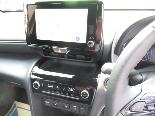 ヤリスクロス ハイブリッドＺ　登録済未使用車／純正ナビＴＶ＆全方位カメラ＆ＥＴＣ／チームメイト／ハンズフリーパワーＢドア／レーダーＣ／黒革コンビＳ＆パワーＳ＆シートＨ／ステアＨ／ＬＥＤヘッド／スマートキー／コーナーＳ／純正１８ＡＷ（15枚目）