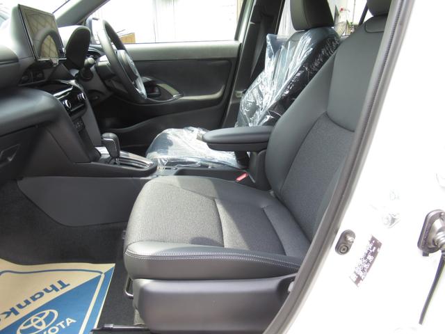 ヤリスクロス ハイブリッドＺ　登録済未使用車／純正ナビＴＶ＆全方位カメラ＆ＥＴＣ／チームメイト／ハンズフリーパワーＢドア／レーダーＣ／黒革コンビＳ＆パワーＳ＆シートＨ／ステアＨ／ＬＥＤヘッド／スマートキー／コーナーＳ／純正１８ＡＷ（23枚目）