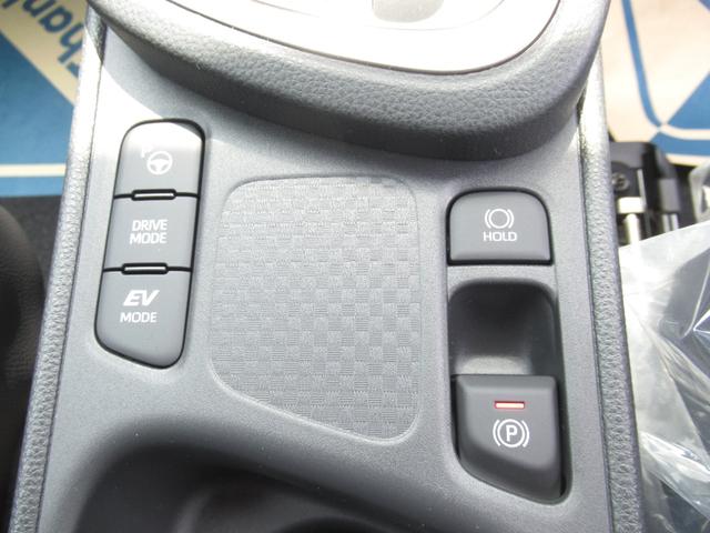 ヤリスクロス ハイブリッドＺ　登録済未使用車／純正ナビＴＶ＆全方位カメラ＆ＥＴＣ／チームメイト／ハンズフリーパワーＢドア／レーダーＣ／黒革コンビＳ＆パワーＳ＆シートＨ／ステアＨ／ＬＥＤヘッド／スマートキー／コーナーＳ／純正１８ＡＷ（35枚目）