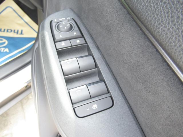 ヤリスクロス ハイブリッドＺ　登録済未使用車／純正ナビＴＶ＆全方位カメラ＆ＥＴＣ／チームメイト／ハンズフリーパワーＢドア／レーダーＣ／黒革コンビＳ＆パワーＳ＆シートＨ／ステアＨ／ＬＥＤヘッド／スマートキー／コーナーＳ／純正１８ＡＷ（42枚目）