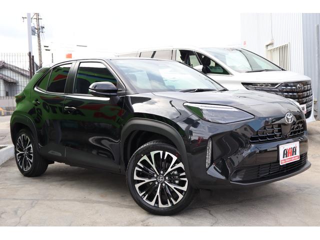 ヤリスクロス ハイブリッドＺ　登録済未使用車／純正ナビＴＶ＆全方位カメラ＆ＥＴＣ／チームメイト／ハンズフリーパワーＢドア／レーダーＣ／黒革コンビＳ＆パワーＳ＆シートＨ／ステアＨ／ＬＥＤヘッド／スマートキー／コーナーＳ／純正１８ＡＷ（2枚目）