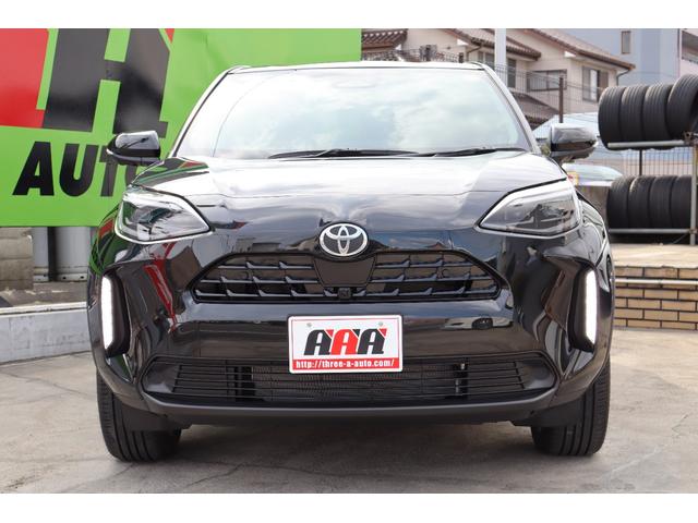 ヤリスクロス ハイブリッドＺ　登録済未使用車／純正ナビＴＶ＆全方位カメラ＆ＥＴＣ／チームメイト／ハンズフリーパワーＢドア／レーダーＣ／黒革コンビＳ＆パワーＳ＆シートＨ／ステアＨ／ＬＥＤヘッド／スマートキー／コーナーＳ／純正１８ＡＷ（3枚目）