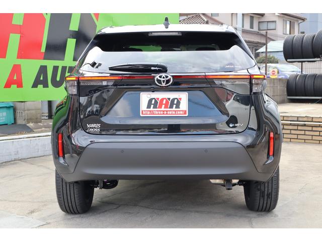 ヤリスクロス ハイブリッドＺ　登録済未使用車／純正ナビＴＶ＆全方位カメラ＆ＥＴＣ／チームメイト／ハンズフリーパワーＢドア／レーダーＣ／黒革コンビＳ＆パワーＳ＆シートＨ／ステアＨ／ＬＥＤヘッド／スマートキー／コーナーＳ／純正１８ＡＷ（4枚目）