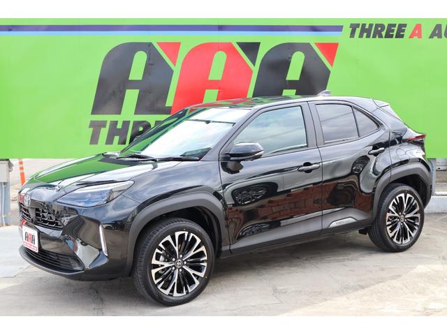 ヤリスクロス ハイブリッドＺ　登録済未使用車／純正ナビＴＶ＆全方位カメラ＆ＥＴＣ／チームメイト／ハンズフリーパワーＢドア／レーダーＣ／黒革コンビＳ＆パワーＳ＆シートＨ／ステアＨ／ＬＥＤヘッド／スマートキー／コーナーＳ／純正１８ＡＷ（5枚目）