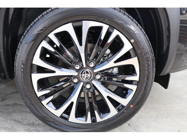 ヤリスクロス ハイブリッドＺ　登録済未使用車／純正ナビＴＶ＆全方位カメラ＆ＥＴＣ／チームメイト／ハンズフリーパワーＢドア／レーダーＣ／黒革コンビＳ＆パワーＳ＆シートＨ／ステアＨ／ＬＥＤヘッド／スマートキー／コーナーＳ／純正１８ＡＷ（12枚目）