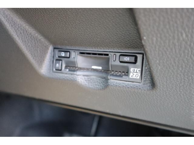 ヤリスクロス ハイブリッドＺ　登録済未使用車／純正ナビＴＶ＆全方位カメラ＆ＥＴＣ／チームメイト／ハンズフリーパワーＢドア／レーダーＣ／黒革コンビＳ＆パワーＳ＆シートＨ／ステアＨ／ＬＥＤヘッド／スマートキー／コーナーＳ／純正１８ＡＷ（16枚目）