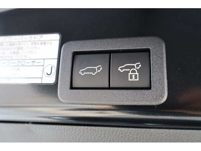 ヤリスクロス ハイブリッドＺ　登録済未使用車／純正ナビＴＶ＆全方位カメラ＆ＥＴＣ／チームメイト／ハンズフリーパワーＢドア／レーダーＣ／黒革コンビＳ＆パワーＳ＆シートＨ／ステアＨ／ＬＥＤヘッド／スマートキー／コーナーＳ／純正１８ＡＷ（17枚目）