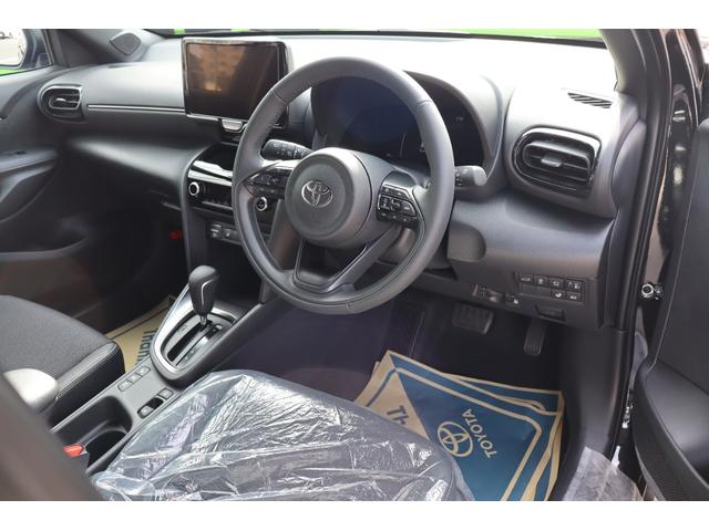 ヤリスクロス ハイブリッドＺ　登録済未使用車／純正ナビＴＶ＆全方位カメラ＆ＥＴＣ／チームメイト／ハンズフリーパワーＢドア／レーダーＣ／黒革コンビＳ＆パワーＳ＆シートＨ／ステアＨ／ＬＥＤヘッド／スマートキー／コーナーＳ／純正１８ＡＷ（19枚目）