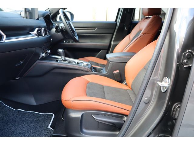 ＣＸ－５ ２０Ｓ　レトロスポーツエディション　禁煙車／シグネチャースタイルエアロ／１０．２５インチディスプレイＴＶ＆全方位カメラ／ＥＴＣ／専用ハーフレザーシート／Ｐシート／シートＨ／純正１９ＡＷ／パワーバックドア／ＬＥＤヘッド／アドバンスキー２個（26枚目）