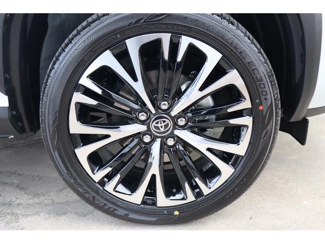 ヤリスクロス ハイブリッドＺ　登録済未使用車／改良後モデル／コネクティッドナビＴＶ地デジフルセグ／パノラミックビューＭ／２．０ＥＴＣ／トヨタチームメイト／ＰＶＭ／ＢＳＭ／ハンズフリーパワーＢドア／パワーＳ／シートＨ／スペアタイヤ／（12枚目）