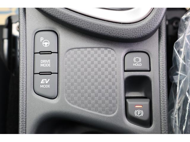 ヤリスクロス ハイブリッドＺ　登録済未使用車／改良後モデル／コネクティッドナビＴＶ地デジフルセグ／パノラミックビューＭ／２．０ＥＴＣ／トヨタチームメイト／ＰＶＭ／ＢＳＭ／ハンズフリーパワーＢドア／パワーＳ／シートＨ／スペアタイヤ／（32枚目）