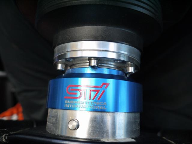 インプレッサ WRX STI Aライン Defi3連メーター エンドレスキャリパー STIクイックリリースボス オーバーフェンダー カーボンボンネット レカロフルバケ HKS車高調 ゼロスポーツフロントバンパー(22枚目)