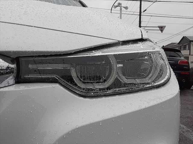 ３シリーズ ３２０ｉ　Ｍスポーツ　後期　黒本革シート　アダプティブクルーズコントロール　ＬＥＤヘッドライト　純正ＨＤＤナビ　禁煙車　Ｂｌｕｅｔｏｏｔｈ　シートヒーター付パワーシート　クリアランスソナー　インテリジェントセーフティ（21枚目）