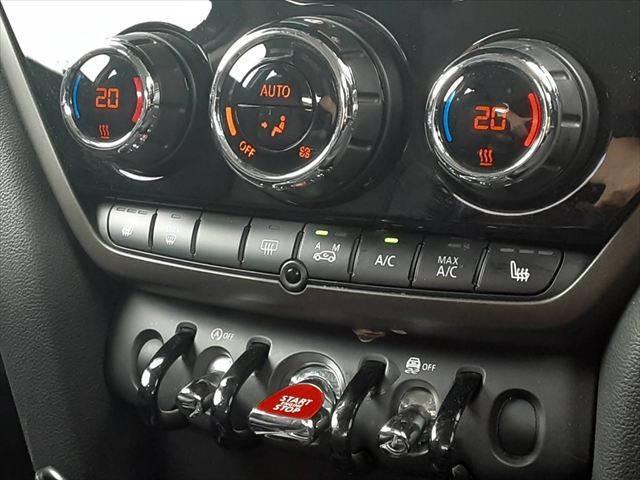 ＭＩＮＩ クーパーＤ　クロスオーバー　純正ＨＤＤナビ　アダプティブクルーズコントロール　バックカメラ　ＬＥＤヘッドライト　コンフォートアクセス　禁煙車　Ｂｌｕｅｔｏｏｔｈ　パワーバックドア　インテリジェントセーフティ　シートヒーター（32枚目）