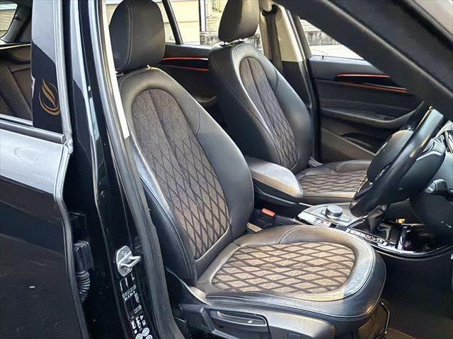 Ｘ１ ｘＤｒｉｖｅ　１８ｄ　ｘライン　純正ＨＤＤナビ　パワーバックドア　Ｂｌｕｅｔｏｏｔｈ　ＬＥＤヘッド　インテリジェントセーフティ　バックカメラ　クリアランスソナー　ハーフレザーシート　純正１８インチアルミホイール　コンフォートアクセス（6枚目）