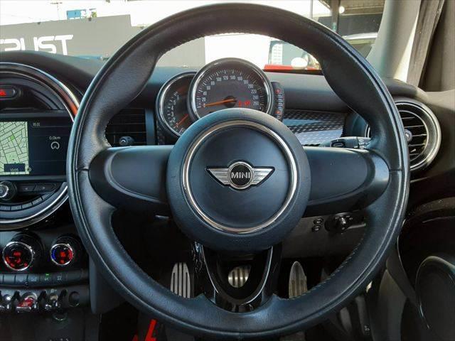 ＭＩＮＩ クーパーＳ　ペッパーＰＫＧ　ＬＥＤヘッドライト　純正ＨＤＤナビ　Ｂｌｕｅｔｏｏｔｈ　ＥＴＣ　禁煙車　オートライト　純正１６インチアルミホイール　オートエアコン　フォグランプ　ＵＳＢポート　キーレス　盗難防止装置（9枚目）