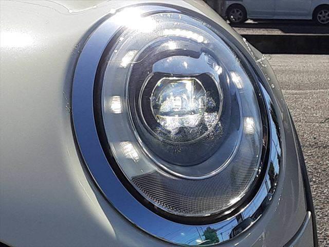 ＭＩＮＩ クーパーＳ　ペッパーＰＫＧ　ＬＥＤヘッドライト　純正ＨＤＤナビ　Ｂｌｕｅｔｏｏｔｈ　ＥＴＣ　禁煙車　オートライト　純正１６インチアルミホイール　オートエアコン　フォグランプ　ＵＳＢポート　キーレス　盗難防止装置（10枚目）
