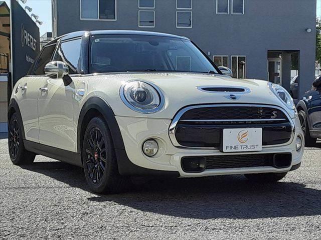 ＭＩＮＩ クーパーＳ　ペッパーＰＫＧ　ＬＥＤヘッドライト　純正ＨＤＤナビ　Ｂｌｕｅｔｏｏｔｈ　ＥＴＣ　禁煙車　オートライト　純正１６インチアルミホイール　オートエアコン　フォグランプ　ＵＳＢポート　キーレス　盗難防止装置（14枚目）