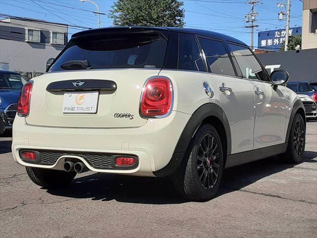ＭＩＮＩ クーパーＳ　ペッパーＰＫＧ　ＬＥＤヘッドライト　純正ＨＤＤナビ　Ｂｌｕｅｔｏｏｔｈ　ＥＴＣ　禁煙車　オートライト　純正１６インチアルミホイール　オートエアコン　フォグランプ　ＵＳＢポート　キーレス　盗難防止装置（16枚目）