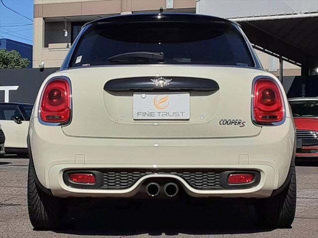 ＭＩＮＩ クーパーＳ　ペッパーＰＫＧ　ＬＥＤヘッドライト　純正ＨＤＤナビ　Ｂｌｕｅｔｏｏｔｈ　ＥＴＣ　禁煙車　オートライト　純正１６インチアルミホイール　オートエアコン　フォグランプ　ＵＳＢポート　キーレス　盗難防止装置（17枚目）