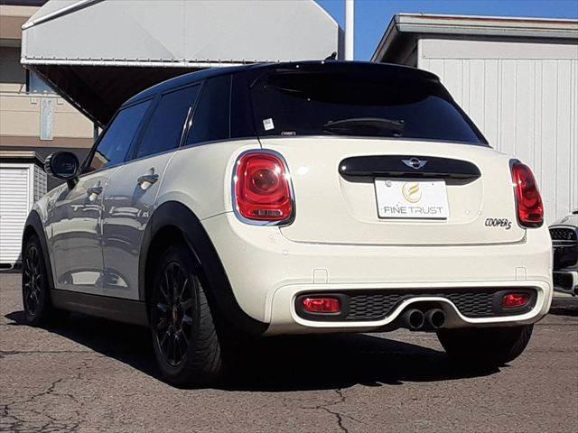 ＭＩＮＩ クーパーＳ　ペッパーＰＫＧ　ＬＥＤヘッドライト　純正ＨＤＤナビ　Ｂｌｕｅｔｏｏｔｈ　ＥＴＣ　禁煙車　オートライト　純正１６インチアルミホイール　オートエアコン　フォグランプ　ＵＳＢポート　キーレス　盗難防止装置（18枚目）