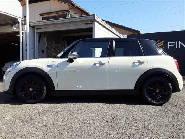 ＭＩＮＩ クーパーＳ　ペッパーＰＫＧ　ＬＥＤヘッドライト　純正ＨＤＤナビ　Ｂｌｕｅｔｏｏｔｈ　ＥＴＣ　禁煙車　オートライト　純正１６インチアルミホイール　オートエアコン　フォグランプ　ＵＳＢポート　キーレス　盗難防止装置（19枚目）